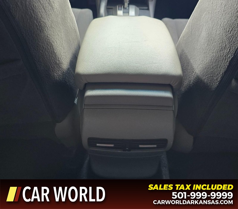 Honda Accord Sedan Vehicle Full-screen Gallery Image 19