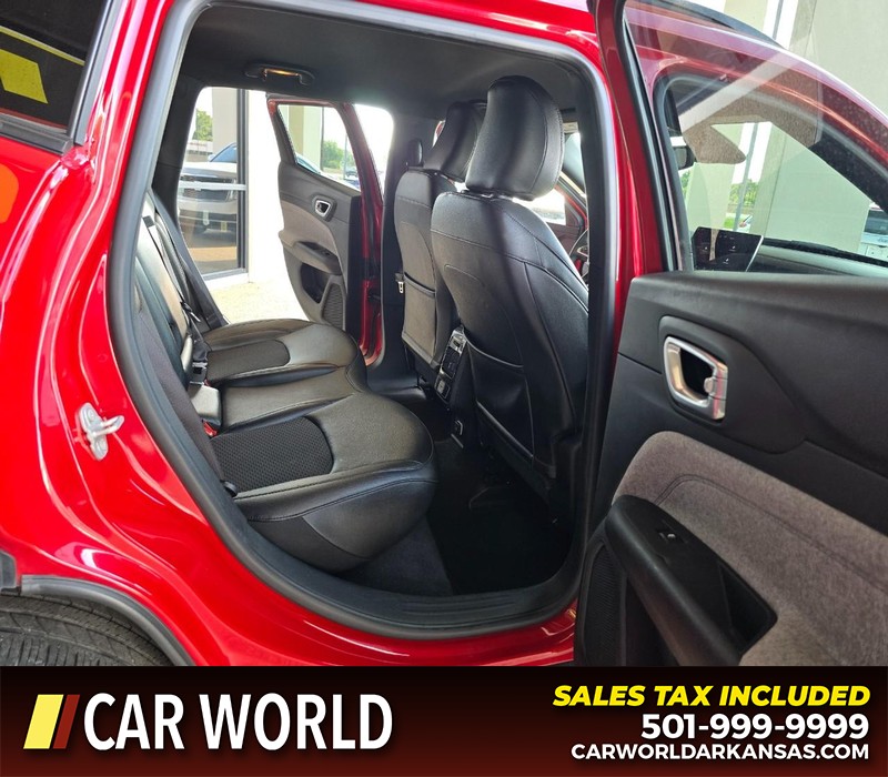 Jeep Compass Vehicle Full-screen Gallery Image 12