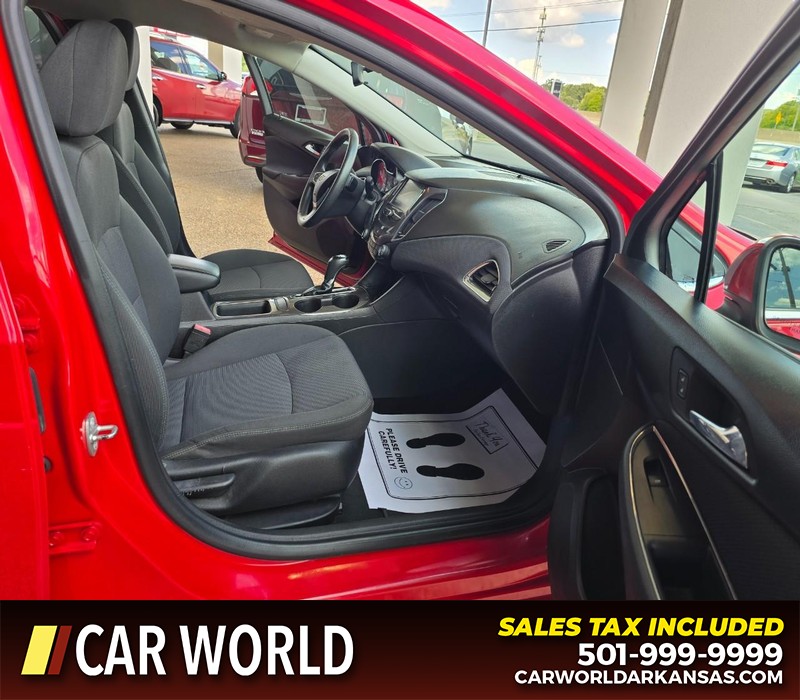 Chevrolet Cruze Vehicle Full-screen Gallery Image 11