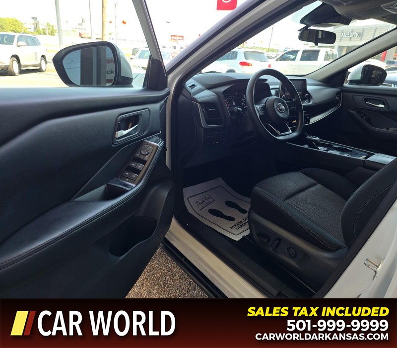 Nissan Rogue Vehicle Full-screen Gallery Image 7