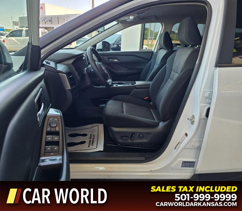 Nissan Rogue Vehicle Full-screen Gallery Image 8