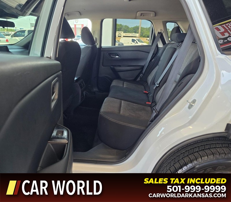 Nissan Rogue Vehicle Full-screen Gallery Image 10