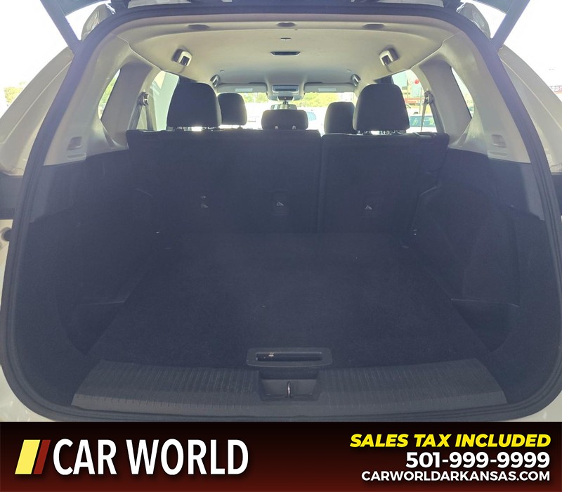 Nissan Rogue Vehicle Full-screen Gallery Image 13
