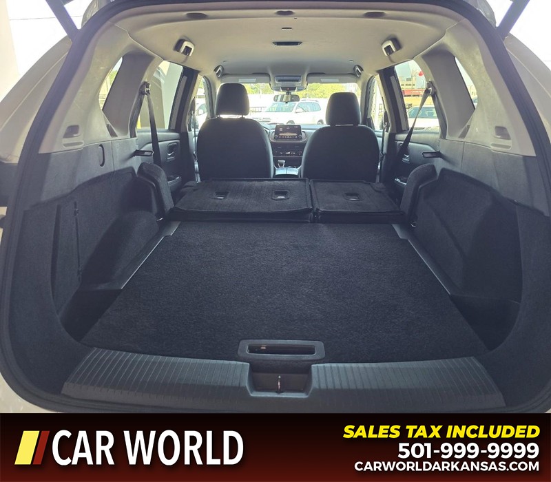 Nissan Rogue Vehicle Full-screen Gallery Image 14