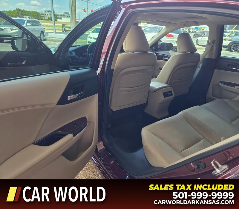 Honda Accord Sedan Vehicle Full-screen Gallery Image 9