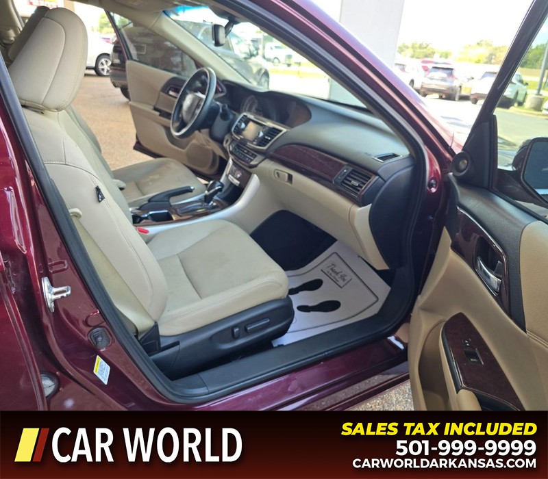 Honda Accord Sedan Vehicle Full-screen Gallery Image 11