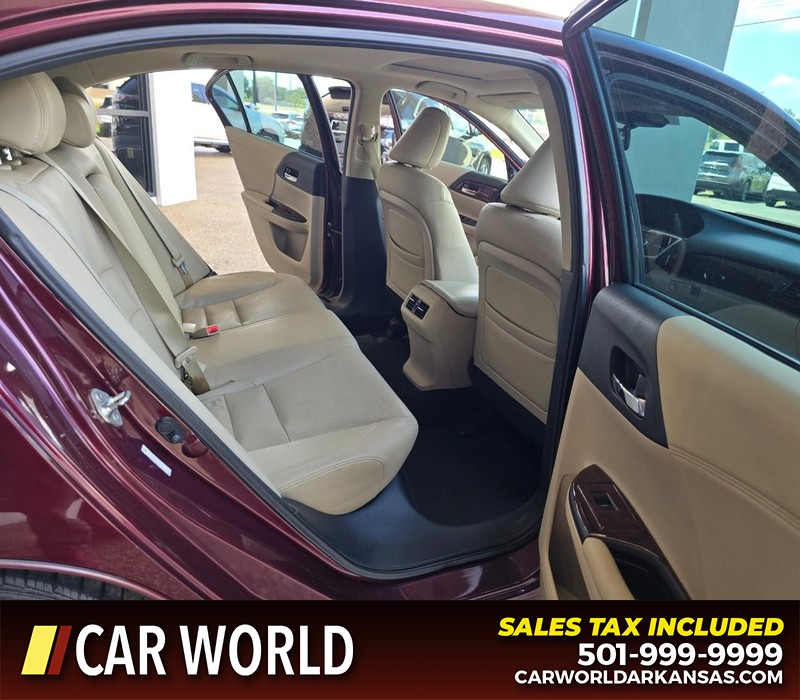 Honda Accord Sedan Vehicle Full-screen Gallery Image 12