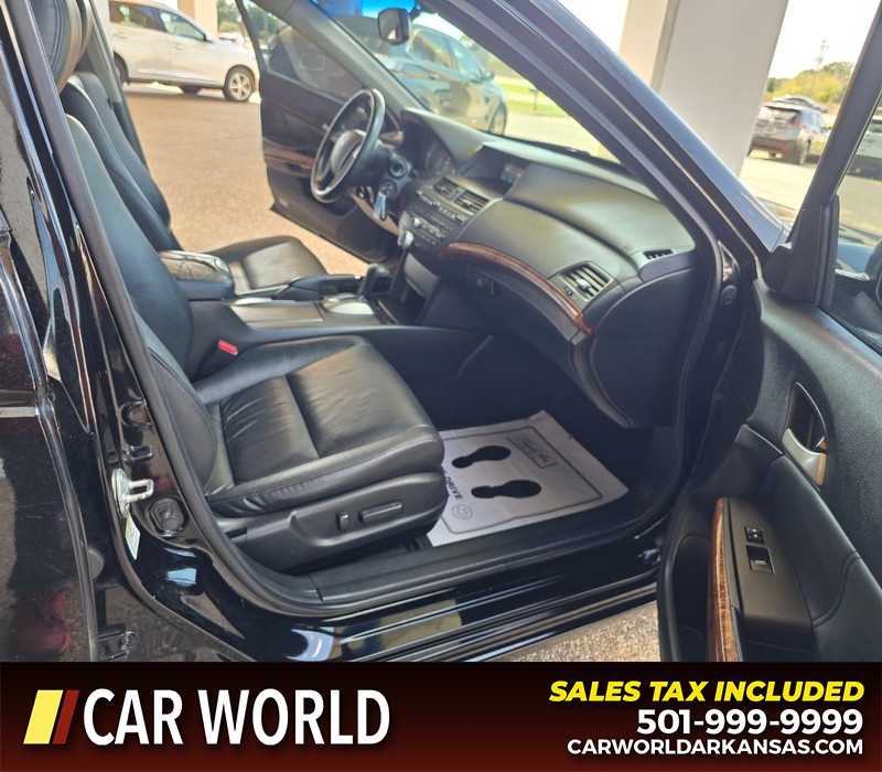 Honda Accord Sedan Vehicle Full-screen Gallery Image 11
