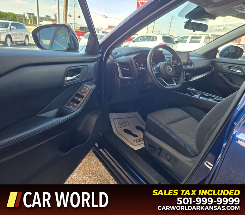Nissan Rogue Vehicle Full-screen Gallery Image 7