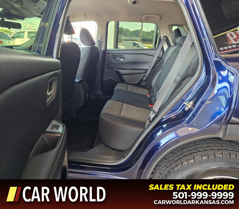Nissan Rogue Vehicle Full-screen Gallery Image 10