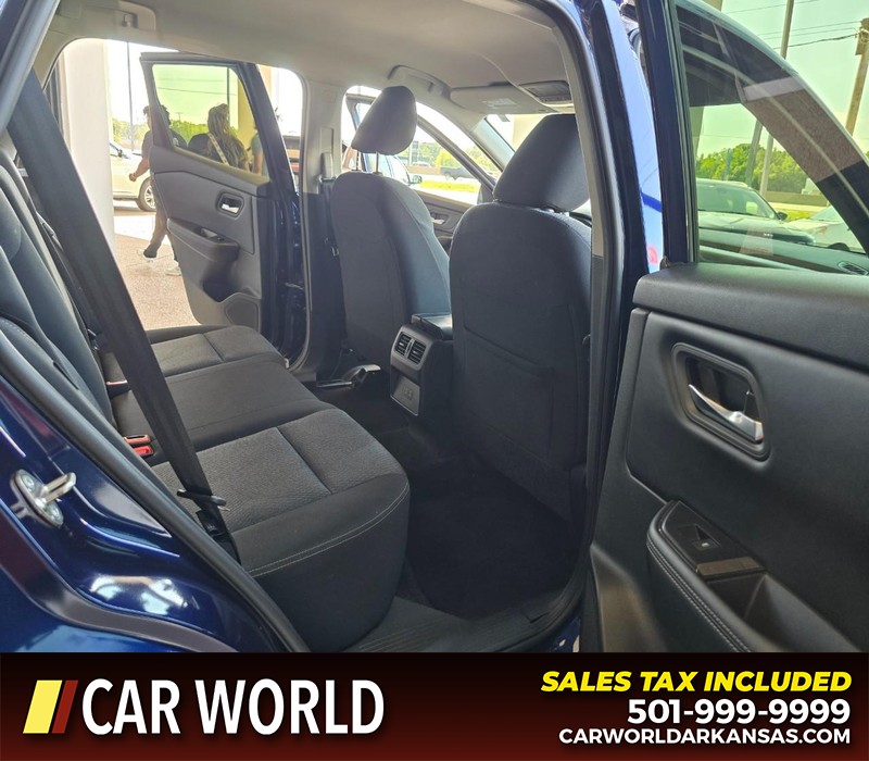 Nissan Rogue Vehicle Full-screen Gallery Image 12