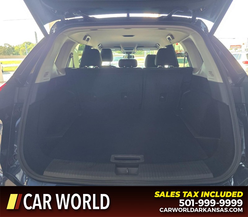 Nissan Rogue Vehicle Full-screen Gallery Image 13