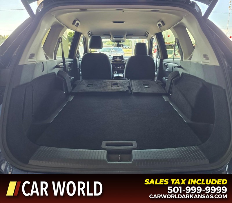 Nissan Rogue Vehicle Full-screen Gallery Image 14