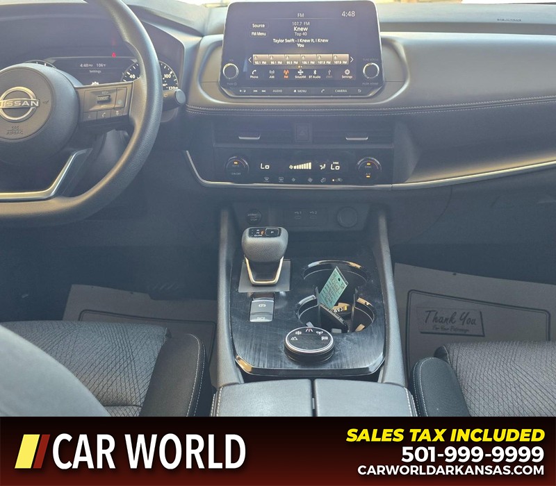 Nissan Rogue Vehicle Full-screen Gallery Image 18