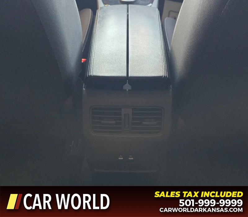 Nissan Rogue Vehicle Full-screen Gallery Image 19