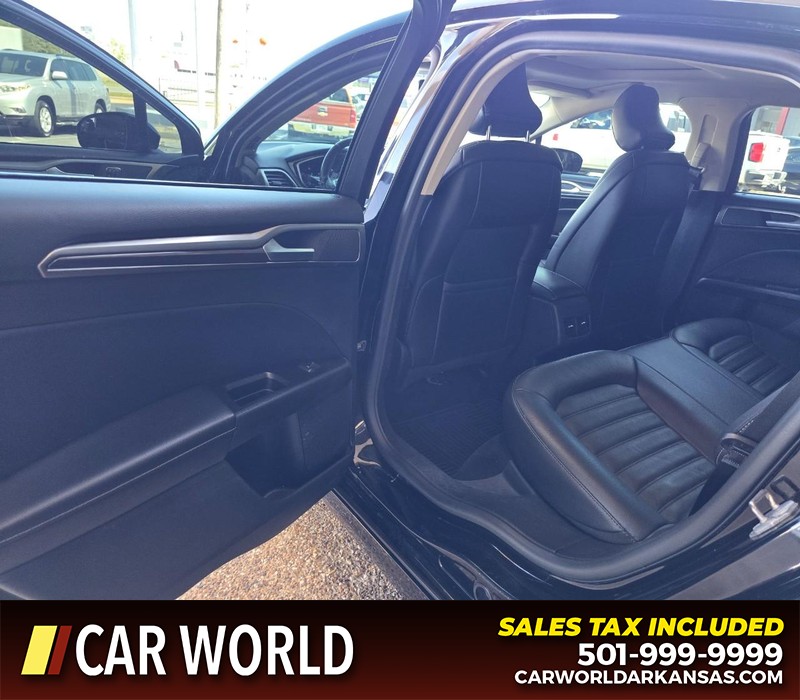 Ford Fusion Vehicle Full-screen Gallery Image 10