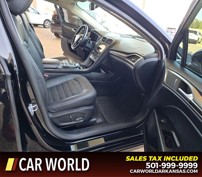Ford Fusion Vehicle Full-screen Gallery Image 12