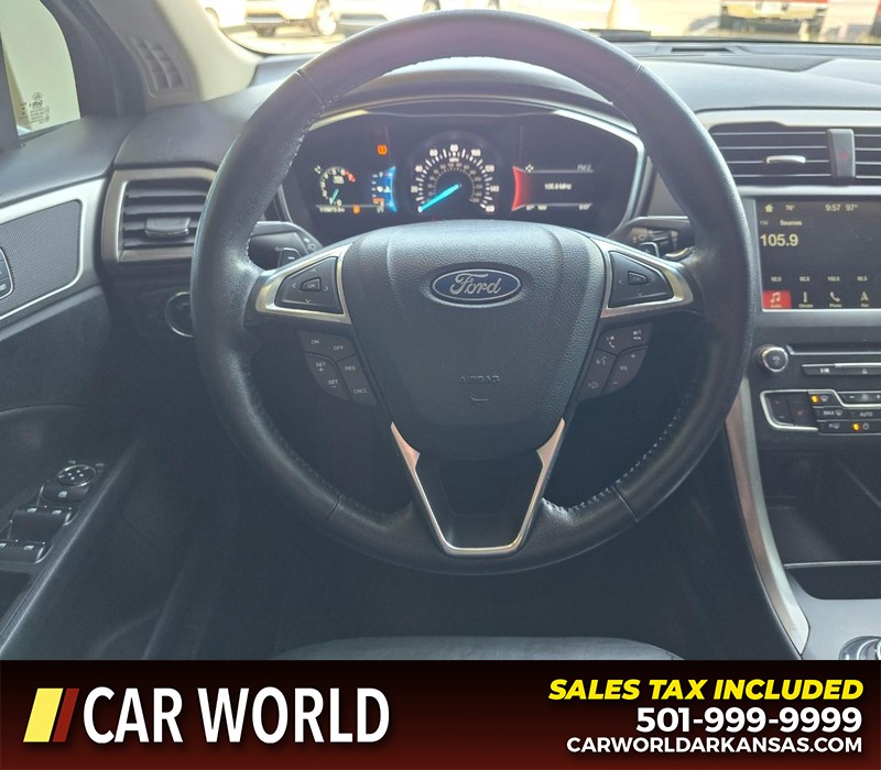 Ford Fusion Vehicle Full-screen Gallery Image 16