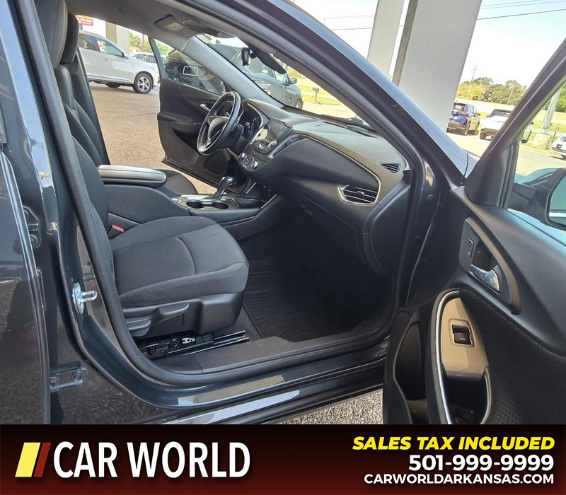 Chevrolet Malibu Vehicle Full-screen Gallery Image 11