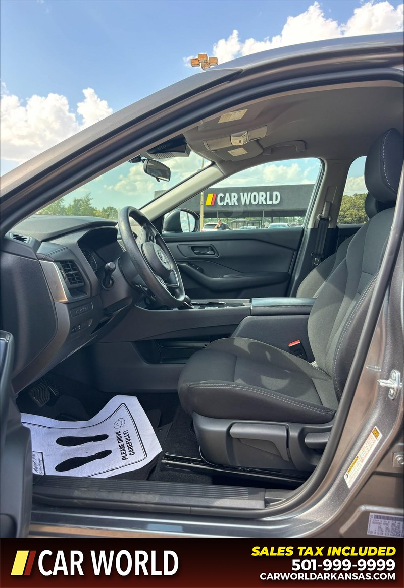 Nissan Rogue Vehicle Full-screen Gallery Image 13