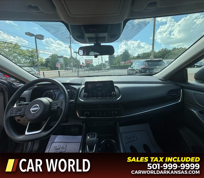 Nissan Rogue Vehicle Full-screen Gallery Image 16