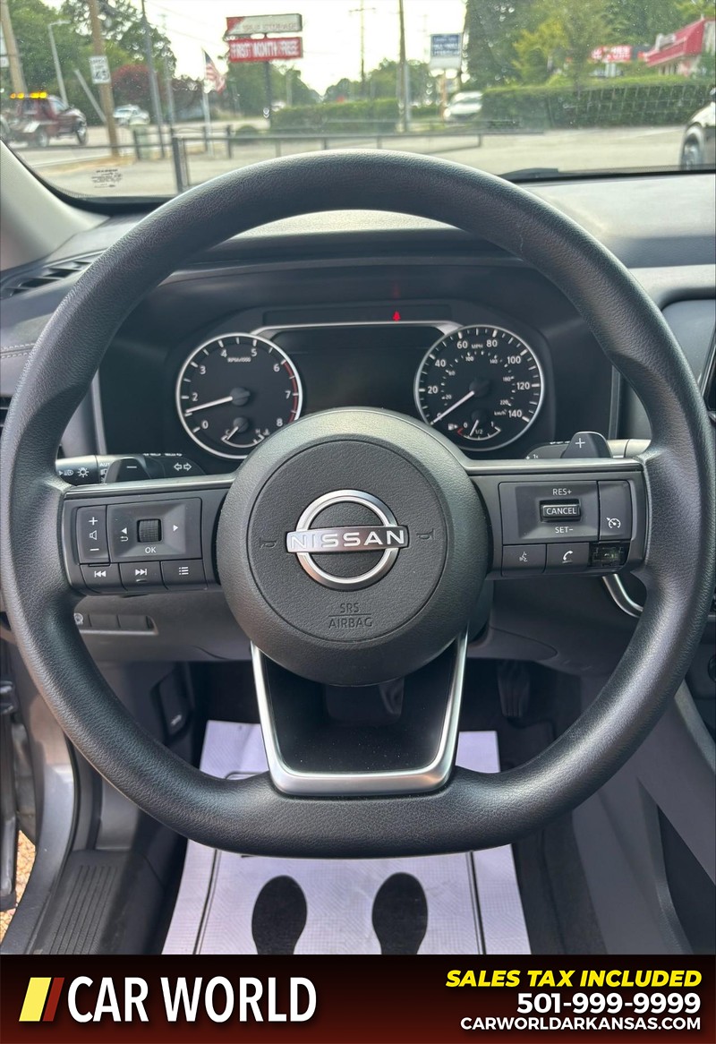 Nissan Rogue Vehicle Full-screen Gallery Image 19