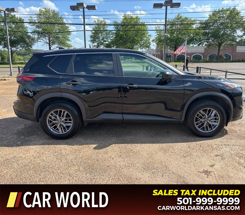 Nissan Rogue Vehicle Full-screen Gallery Image 2