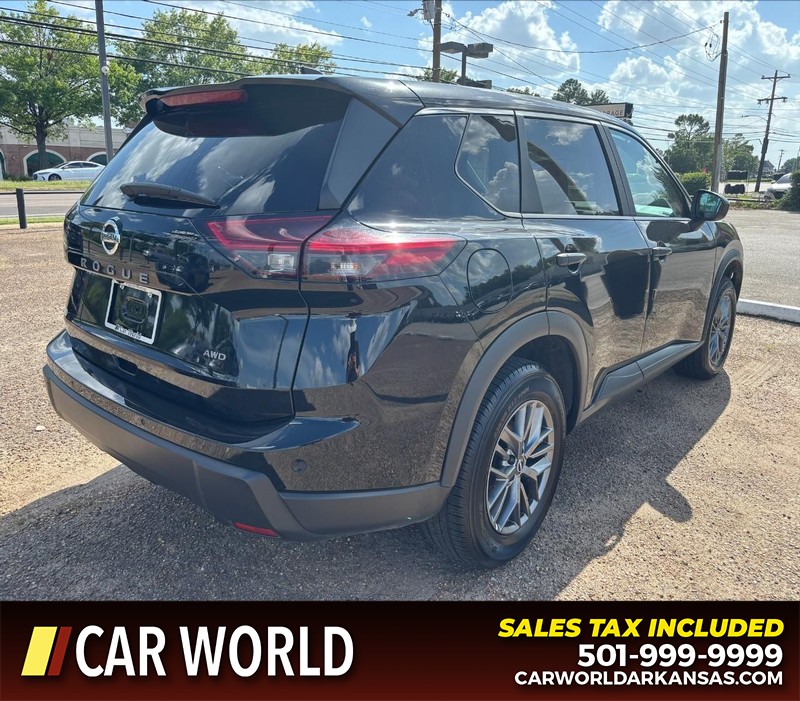 Nissan Rogue Vehicle Full-screen Gallery Image 3