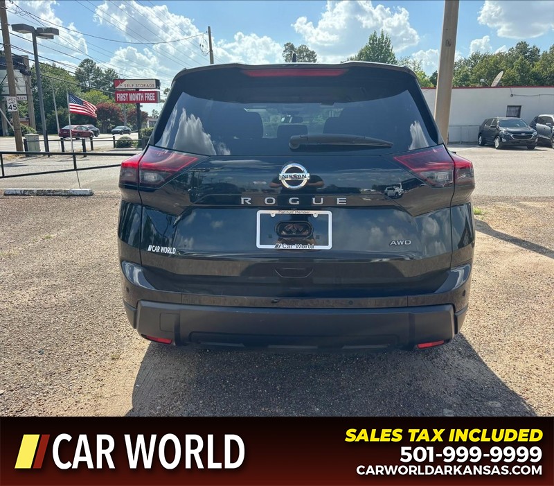 Nissan Rogue Vehicle Full-screen Gallery Image 4