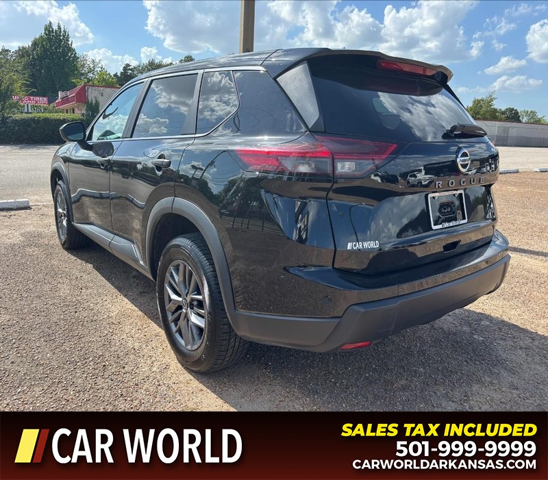 Nissan Rogue Vehicle Full-screen Gallery Image 7