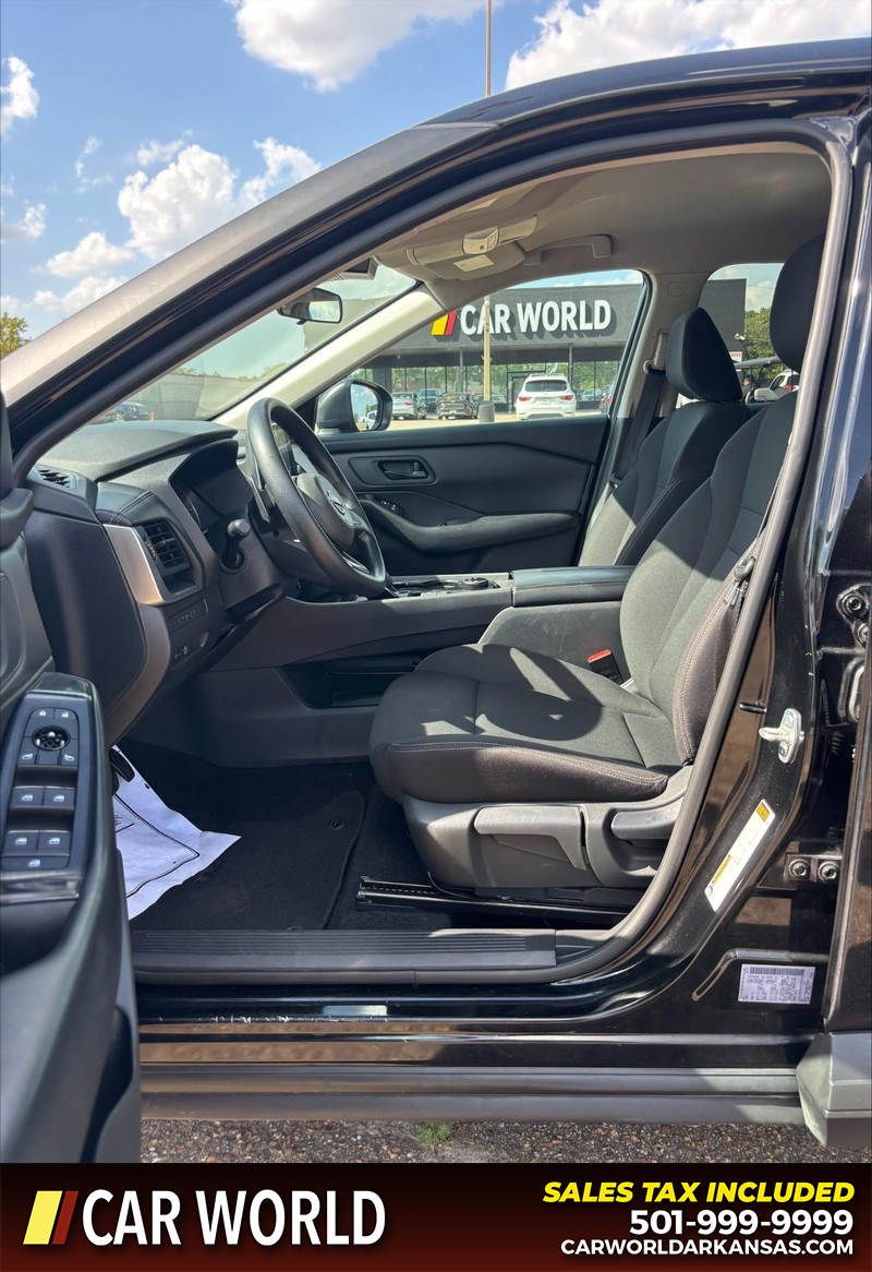 Nissan Rogue Vehicle Full-screen Gallery Image 13
