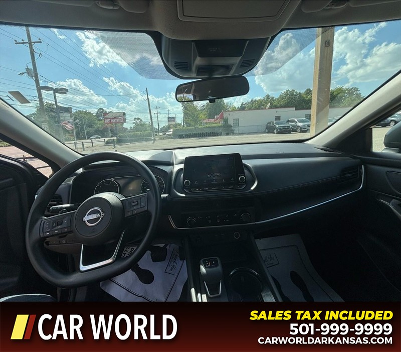 Nissan Rogue Vehicle Full-screen Gallery Image 16