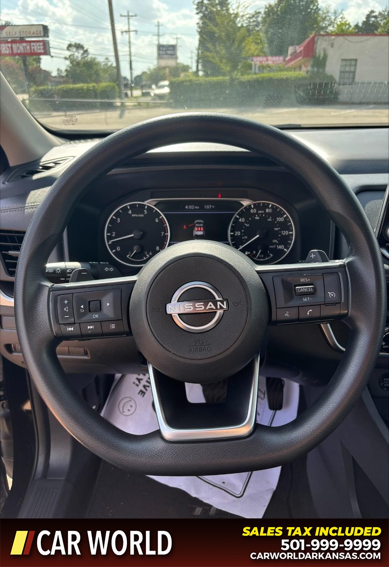 Nissan Rogue Vehicle Full-screen Gallery Image 19