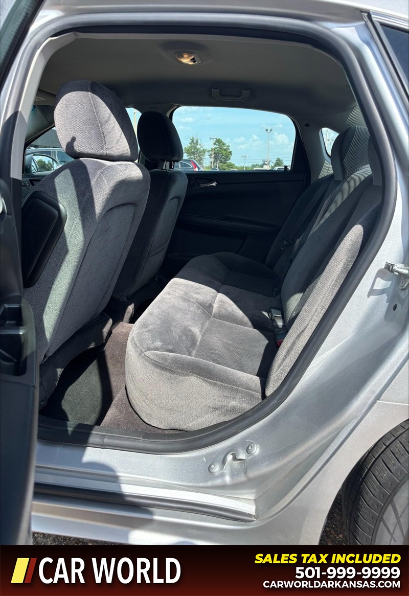 Chevrolet Impala Limited Vehicle Full-screen Gallery Image 15