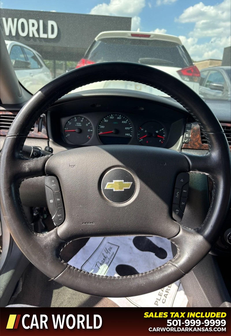 Chevrolet Impala Limited Vehicle Full-screen Gallery Image 18
