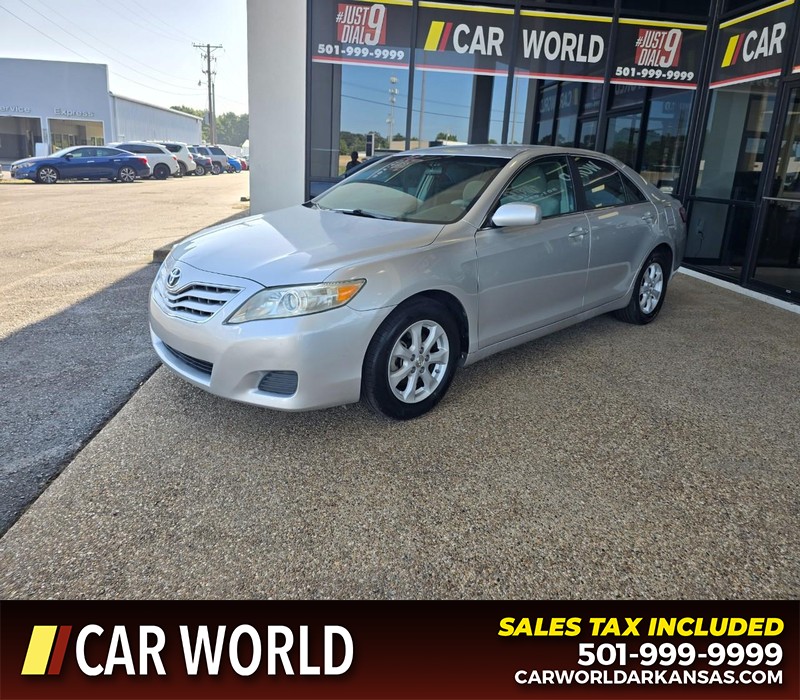 Toyota Camry Vehicle Full-screen Gallery Image 3