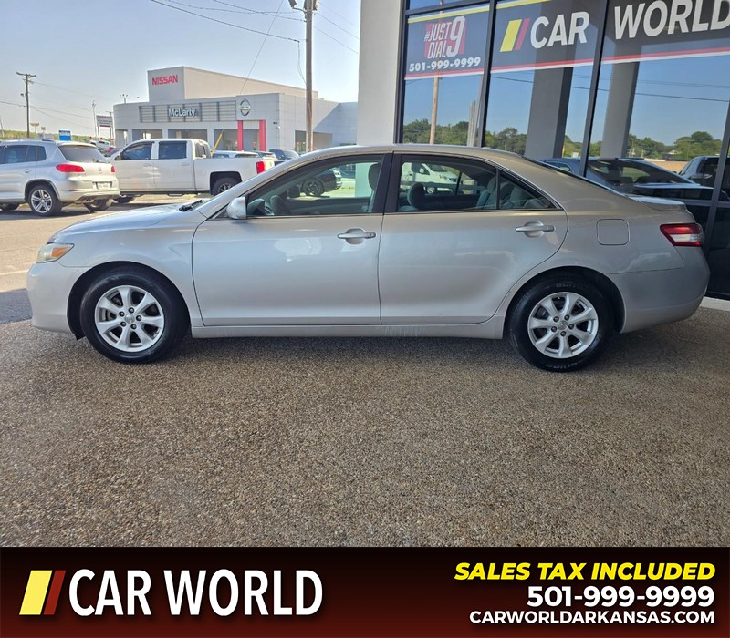 Toyota Camry Vehicle Full-screen Gallery Image 4