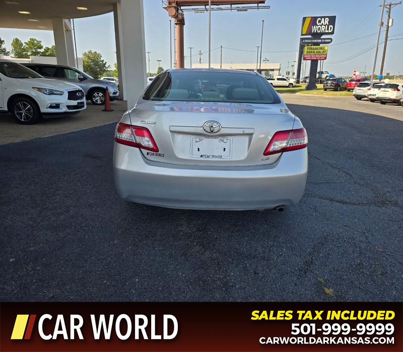 Toyota Camry Vehicle Full-screen Gallery Image 5