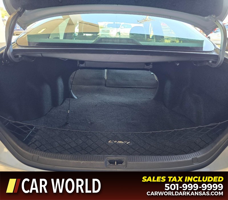 Toyota Camry Vehicle Full-screen Gallery Image 14