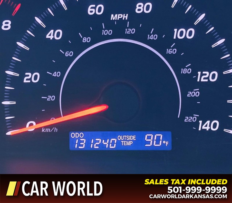Toyota Camry Vehicle Full-screen Gallery Image 16