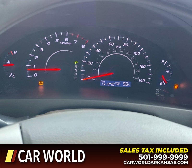 Toyota Camry Vehicle Full-screen Gallery Image 17