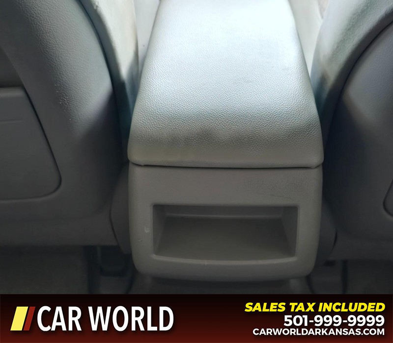 Toyota Camry Vehicle Full-screen Gallery Image 19