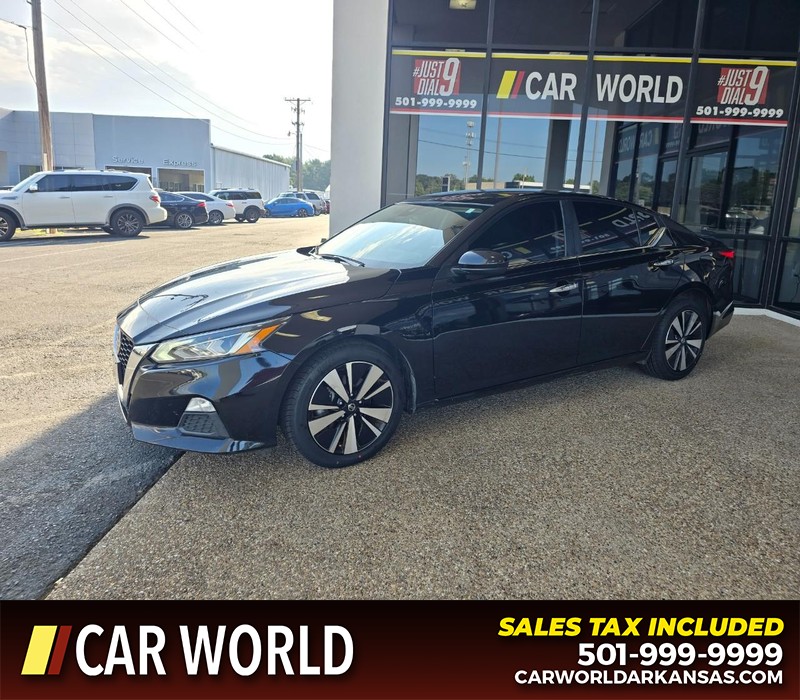 Nissan Altima Vehicle Full-screen Gallery Image 3