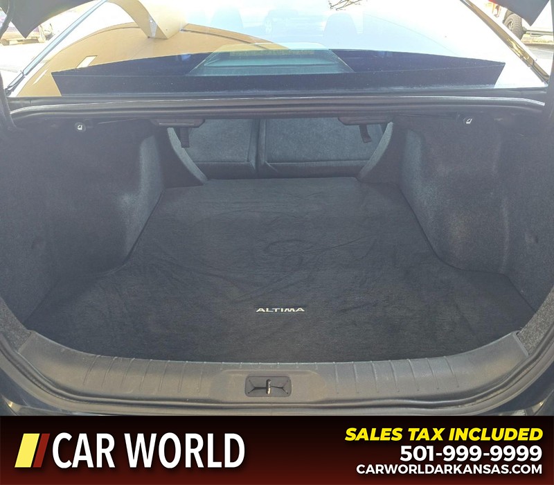 Nissan Altima Vehicle Full-screen Gallery Image 14