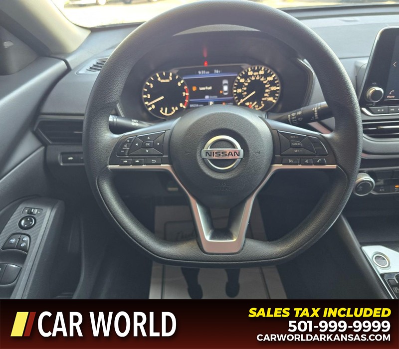 Nissan Altima Vehicle Full-screen Gallery Image 15