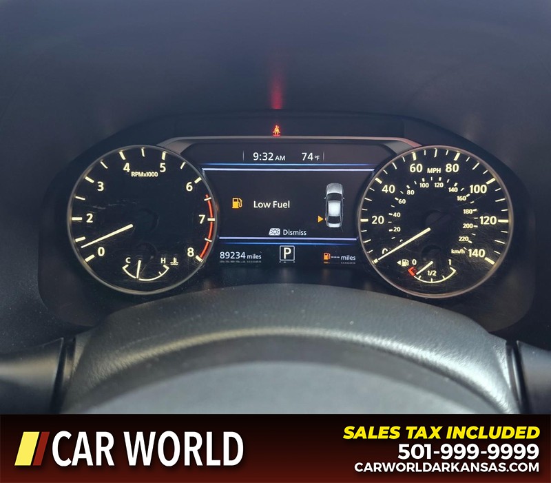 Nissan Altima Vehicle Full-screen Gallery Image 17