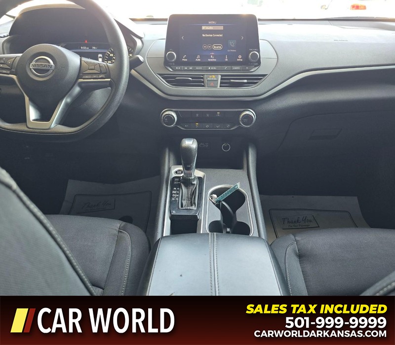 Nissan Altima Vehicle Full-screen Gallery Image 18