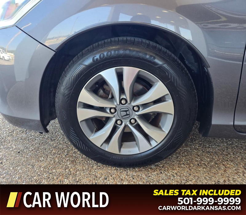 Honda Accord Sedan Vehicle Full-screen Gallery Image 6