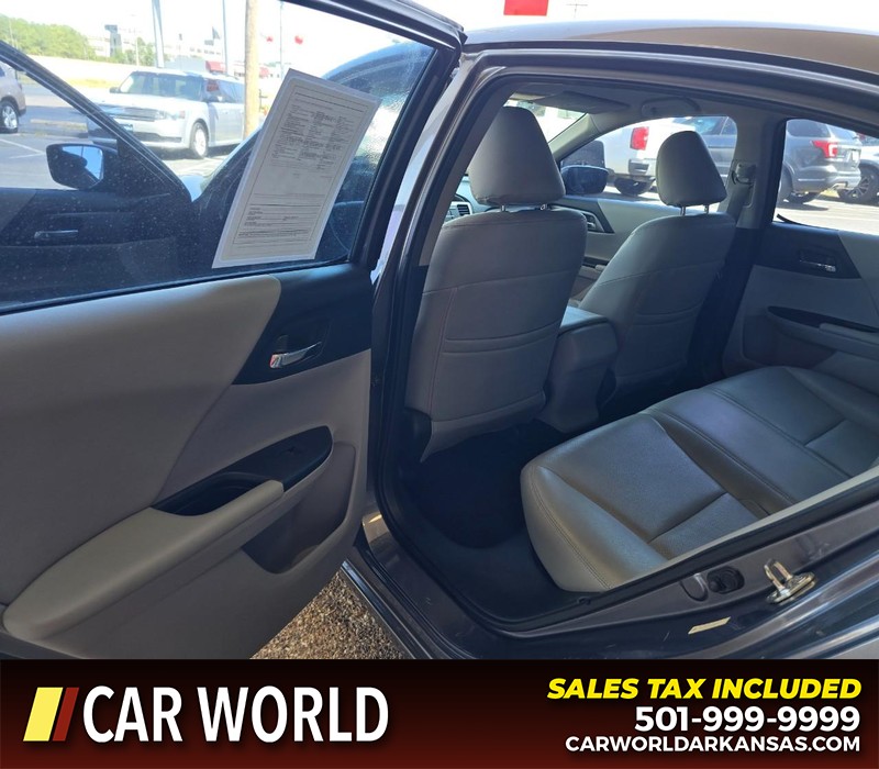Honda Accord Sedan Vehicle Full-screen Gallery Image 9