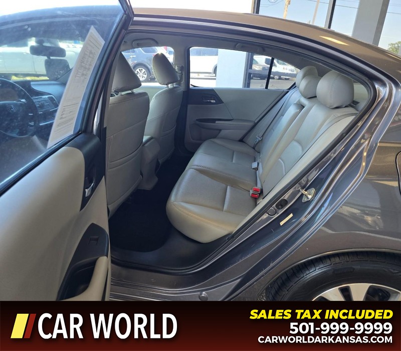 Honda Accord Sedan Vehicle Full-screen Gallery Image 10